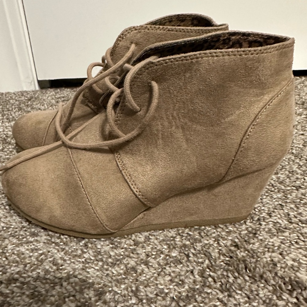 Women’s wedge booties 7.5